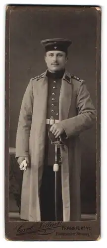 Fotografie Carl Lillack, Frankfurt / Oder, Fürstenwalder Steinweg 1, Soldat in Uniform Feld-Art.-Rgt. 17