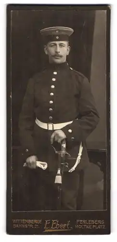 Fotografie E. Ebert, Perleberg, Moltkeplatz, Soldat in Uniform Feld-Art.-Rgt. 35