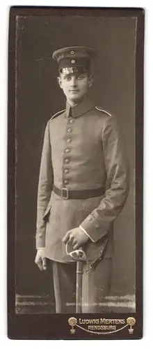 Fotografie Ludwig Mertens, Rendsburg, Soldat in Uniform Feld-Art.-Rgt. 45