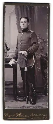 Fotografie Carl Weisse, Bromberg, Johannisstr. 8, Soldat in Uniform Feld-Art.-Rgt. 53