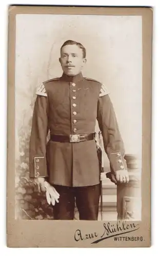 Fotografie A. zur Mühlen, Wittenberg, Jüdenstr. 10, Musiker in Uniform mit Schwlabennest Rgt. 20