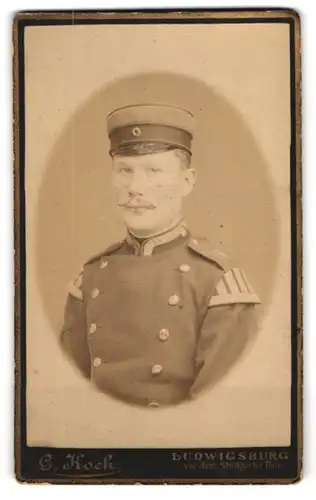 Fotografie G. Koch, Ludwigsburg, Uffz. Musiker in Uniform mit Schwlabennest Rgt. 29