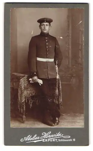 Fotografie Atelier Hornitz, Erfurt, Schlösserstr. 12, Soldat in Uniform Feld-Art.-Rgt. 15