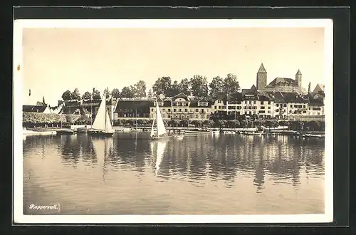 AK Rapperswil, Ortsansicht vom See aus, kleine Segelschiffe am Ufer