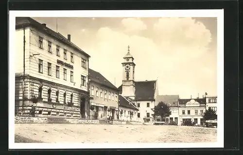 AK Uhersky Brod, Strassenpartie mit Hotel und Geschäften