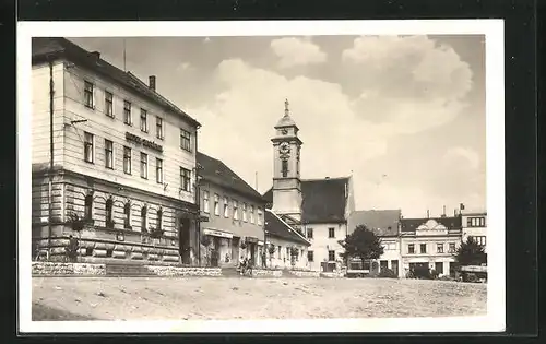 AK Uhersky Brod, Strassenpartie mit Hotel und Geschäften