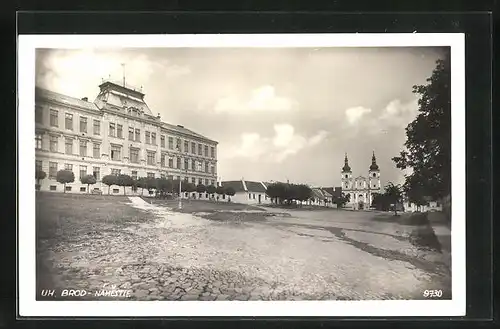 AK Uh. Brod, Namesti