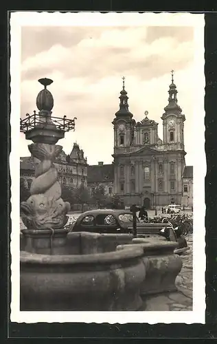 AK Uherske Hradiste, Strassenpartie mit Kirche und Brunnen