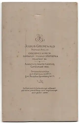 Fotografie Julius Grunewald, Oberneukirch, Hochzeit, Braut trägt schwarzes Kleid mit weissem Schleier