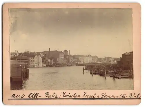 Fotografie unbekannter Fotograf, Ansicht Berlin, Spreepartie zwischen der Insel und Janowitzbrücke