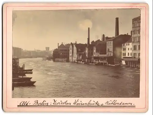 Fotografie unbekannter Fotograf, Ansicht Berlin, Partie an der Spree mit Waisenbrücke und Mühlendamm