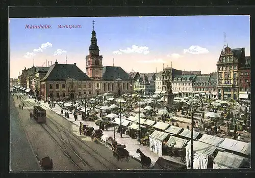 AK Mannheim, Dichtgefüllter Marktplatz mit Strassenbahn