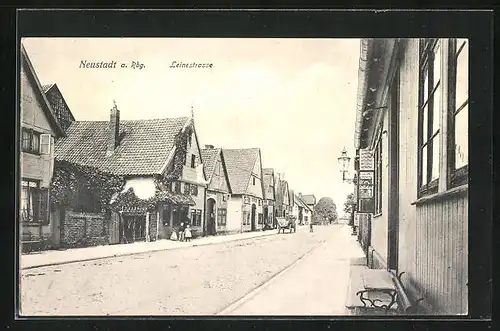 AK Neustadt a. Rbg., Leinestrasse im Sonnenschein