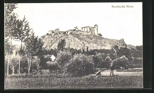 AK Kunetice, Burg auf Felsen