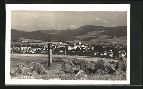 AK Sumperk, Ortsansicht mit Hügelland im Hintergrund