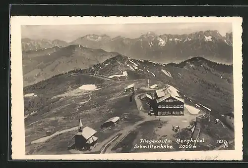 AK Zell am See, das Berghotel auf der Schmittenhöhe, Fliegeraufnahme mit den Bergen