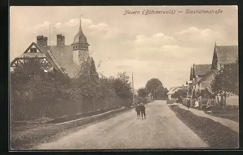 AK Neuern /Böhmerwald, Knaben auf der Glashüttenstrasse