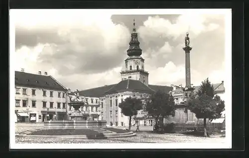 AK Kremsier, Ringplatz mit Brunnen