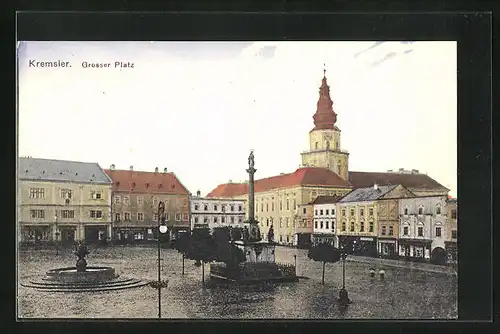 AK Kremsier, Grosser Platz mit Denkmal und Brunnen
