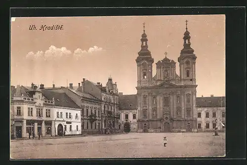 AK Uh. Hradiste, Strassenpartie mit Kirche