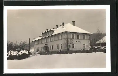 AK Horni Becva, Hotel Bernkop mit zugeschneitem Dach