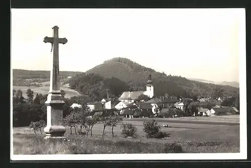 AK Roznov p. R., Denkmal Abseits des Ortes