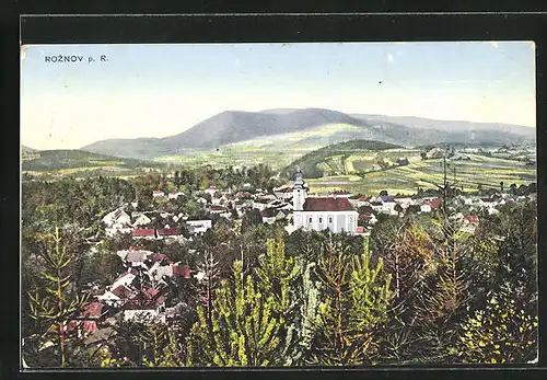 AK Roznov p. R., Blick auf Ort aus Nadelwald