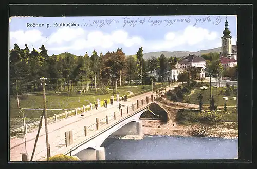 AK Roznov p. Radh., Flusspartie mit Brücke