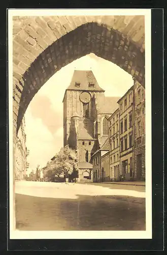 AK Thorn / Torun, Blick durchs Seglertor auf die Johanniskirche