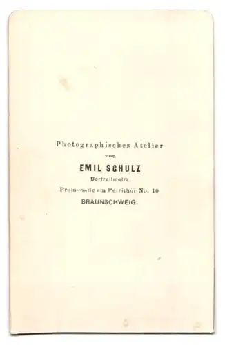 Fotografie Emil Schulz, Braunschweig, Promenade am Petrithor 10, Edeldame im schwarzen Kleid