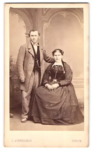 Fotografie J. Schneebeli, Zürich, Portrait junges Paar in modischer Kleidung