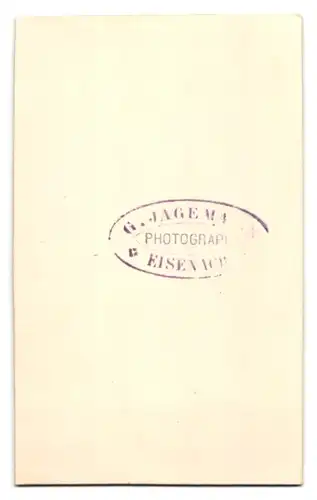 Fotografie G. Jagemann, Eisenach, Portrait junger Herr in modischer Kleidung