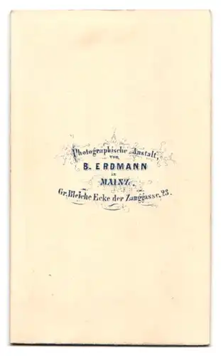 Fotografie B. Erdmann, Mainz, Gr. Bleiche Ecke der Zanggasse 23, Portrait älterer Herr im Anzug mit Fliege