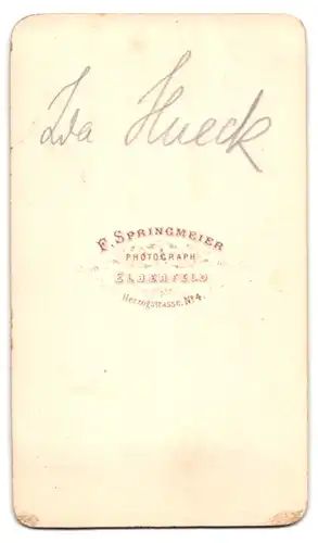 Fotografie F. Springmeier, Elberfeld, Portrait Ida Hueck im Biedermeierkleid