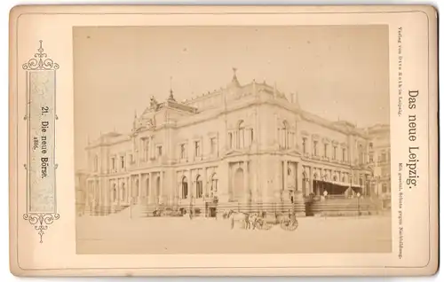 Fotografie Otto Roth, Leipzig, Ansicht Leipzig, Pferdefuhrwerk vor der neuen Börse 1886