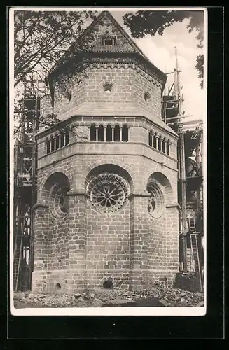 Foto-AK Trebic, Obnovená velká apsida basiliky svatého Prokopa v Trebici-Zámku, Bauarbeiten an der Kirche