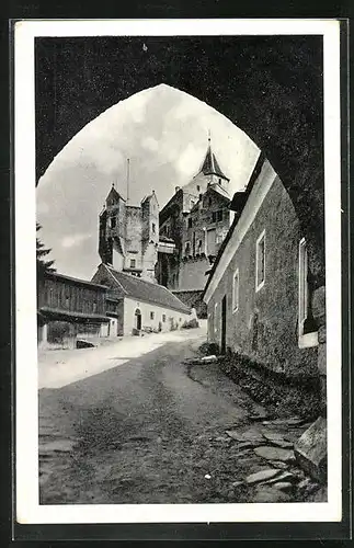 AK Pernstejn, Hrad, Strassenpartie an der Burg