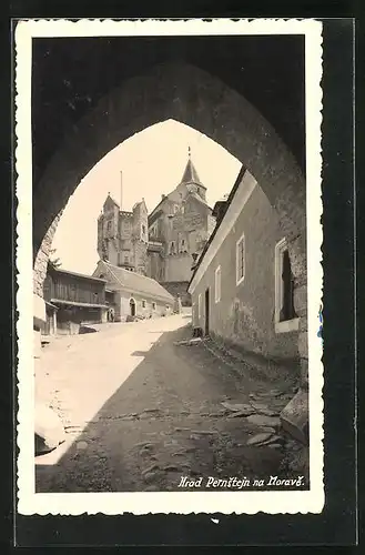 AK Pernstejn, Hrad, Strassenpartie an der Burg