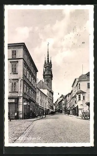 AK Znaim /N.-D., Strasse der S. A. mit Rathausturm