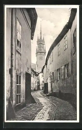 AK Znaim, Strasse Kramergasse mit Rathausturm