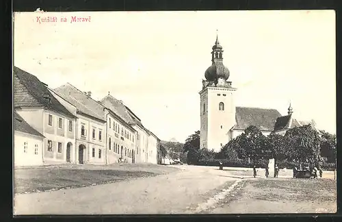 AK Kunstat na Morave, Strassenpartie mit Kirche