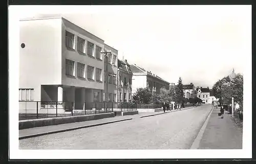 AK Letovice, Strassenpartie mit Gebäudeansicht