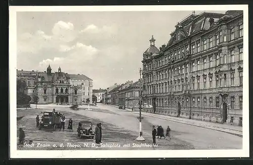 AK Znaim a. d. Thaya /N.-D., Salisplatz mit Stadttheater