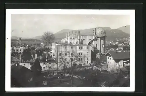 Foto-AK Hallein, Brand im Augustinerkloster 1943, Partie des ausgebrannten Klosters