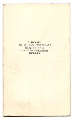 Fotografie F. Hechy, Berlin, Münz-Strasse 14, Portrait junge Dame im Kleid