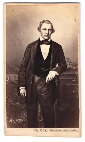 Fotografie Ph. Dös, Kirchheimbolanden, Portrait junger Herr in eleganter Kleidung