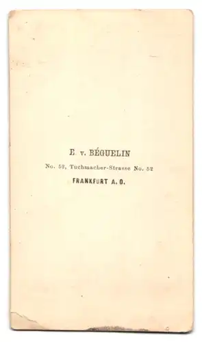 Fotografie E. v. Beguelin, Frankfurt a. O., Portrait beleibter Herr in modischer Kleidung