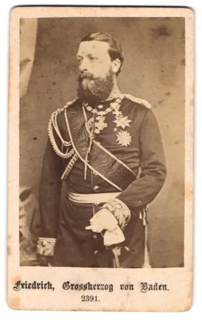 2 Fotografien Grossherzog Friedrich I. von Baden in Uniform & Grossherzogin Luise von Baden im Abendkleid 0