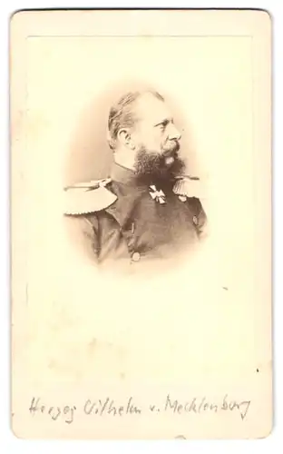 Fotografie Portrait Herzog Wilhelm von Mecklenburg in Uniform mit Orden & Epauletten