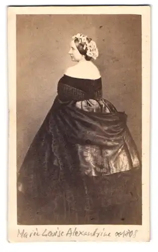 Fotografie Prinzessin Marie von Sachsen-Weimar-Eisenach im weiten Kleid